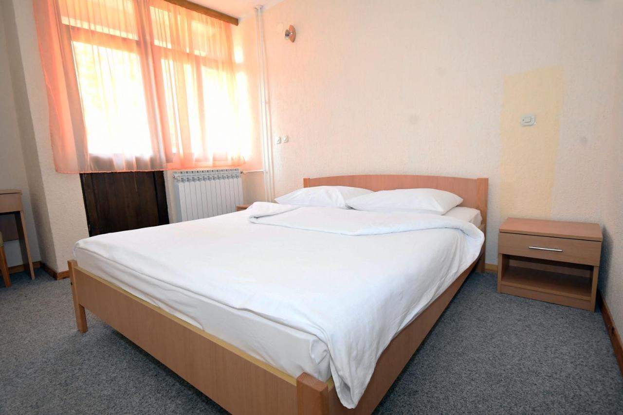 Hotel Mladost Т'єнтіште Екстер'єр фото