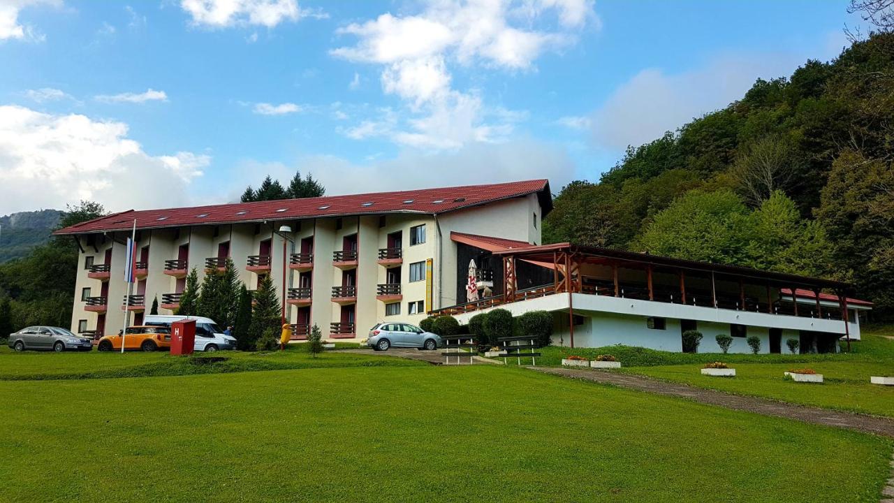 Hotel Mladost Т'єнтіште Екстер'єр фото