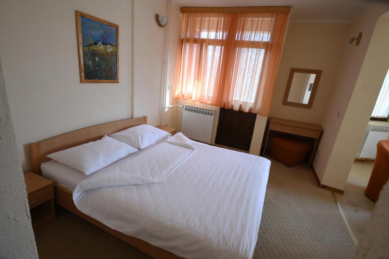 Hotel Mladost Т'єнтіште Екстер'єр фото