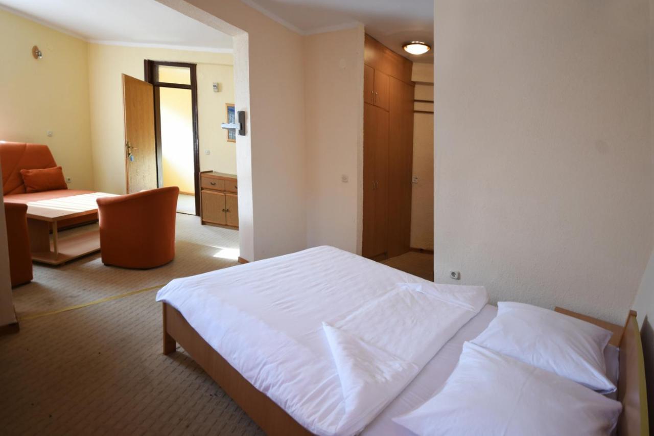 Hotel Mladost Т'єнтіште Екстер'єр фото