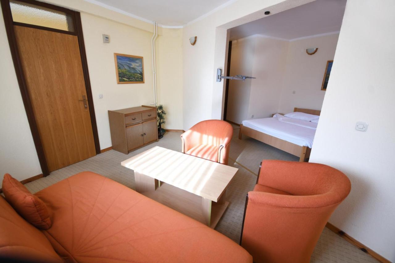 Hotel Mladost Т'єнтіште Екстер'єр фото
