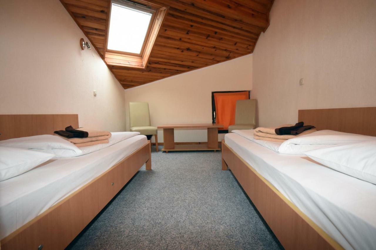Hotel Mladost Т'єнтіште Екстер'єр фото